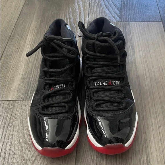 Jordan Athletic Shoes Black and Red - Picture 3 of 7